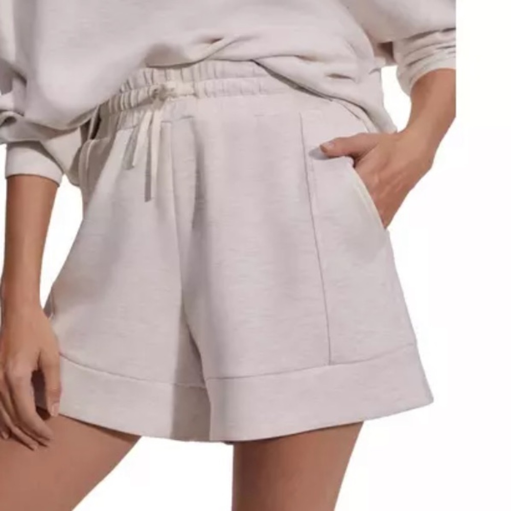Varley Atrium High Rise Shorts - Picture 3 of 12